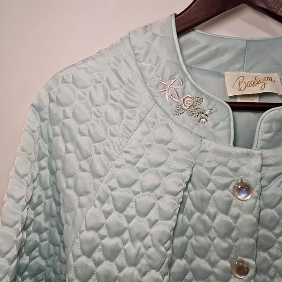 VTG | 60s 70s Barbizon Quilted Bed Jacket w/ Floral Embroidery - Medium - Picture 4 of 5